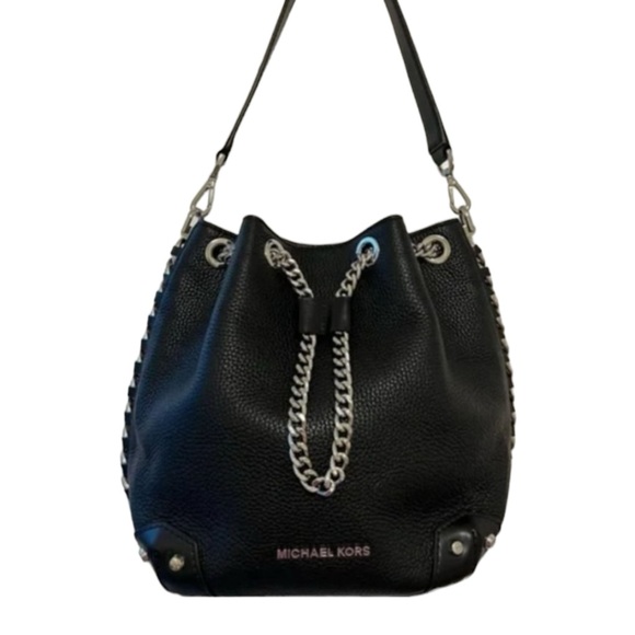 Michael Kors Handbags - EUC MK Black Bucket Back Alanis Leather Chain Bucket Tote